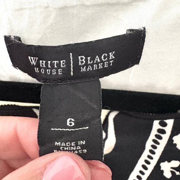 White House Black Market V Neck Shift Dress, Size 6 - Picture 3 of 3